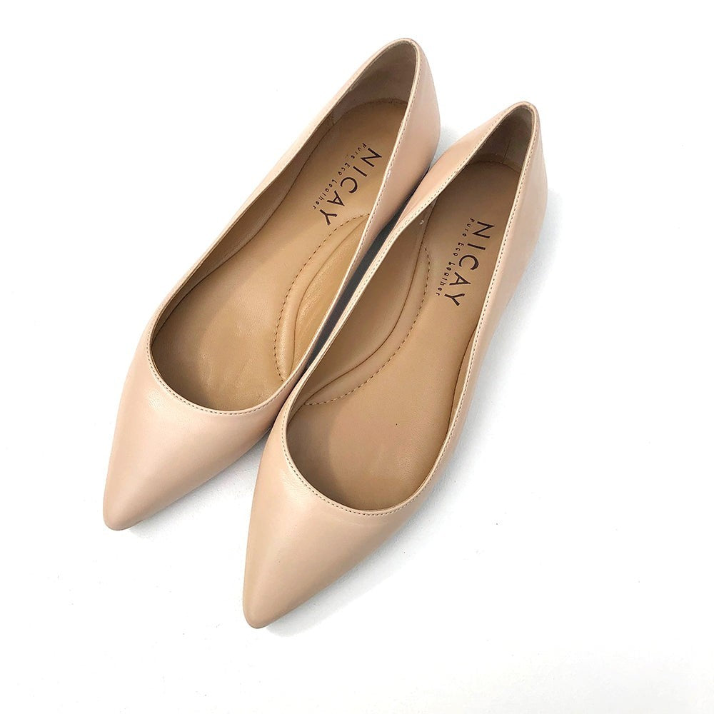 NICAY Nude Leder Ballerinas mit spitzer Kappe, handgefertigt in Italien, weich und bequem.