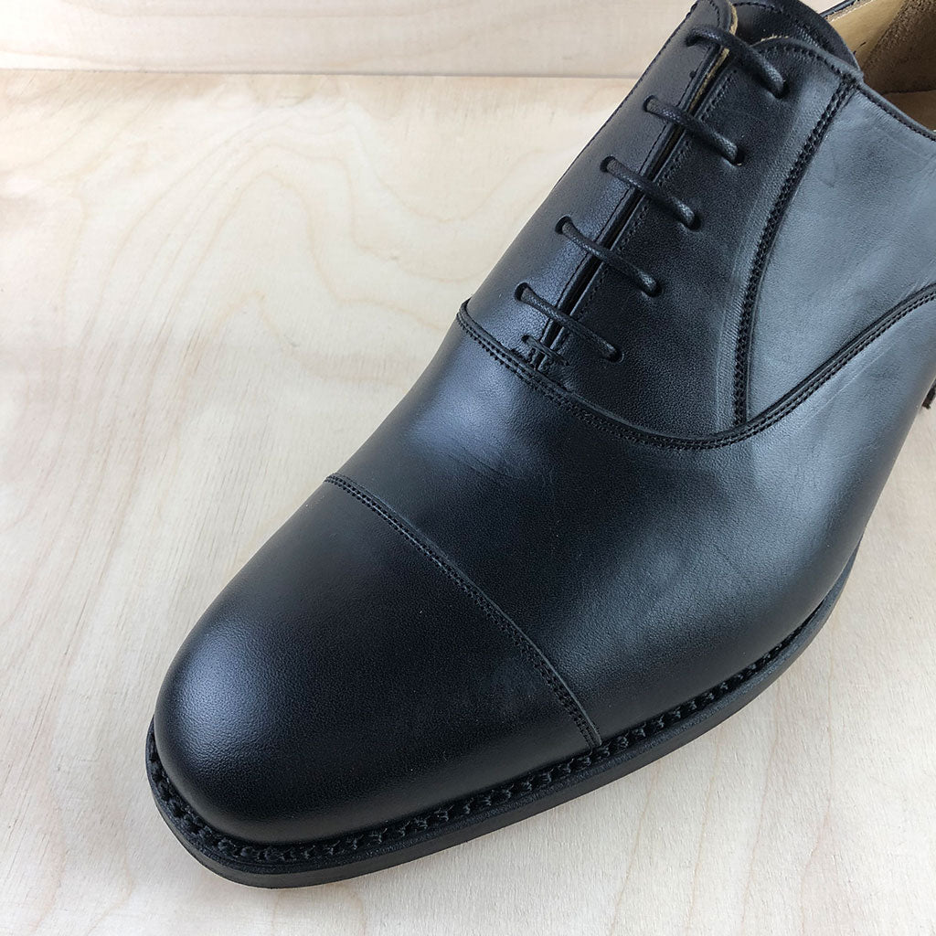 Rahmengenähte Cap Toe Oxford Schnürer