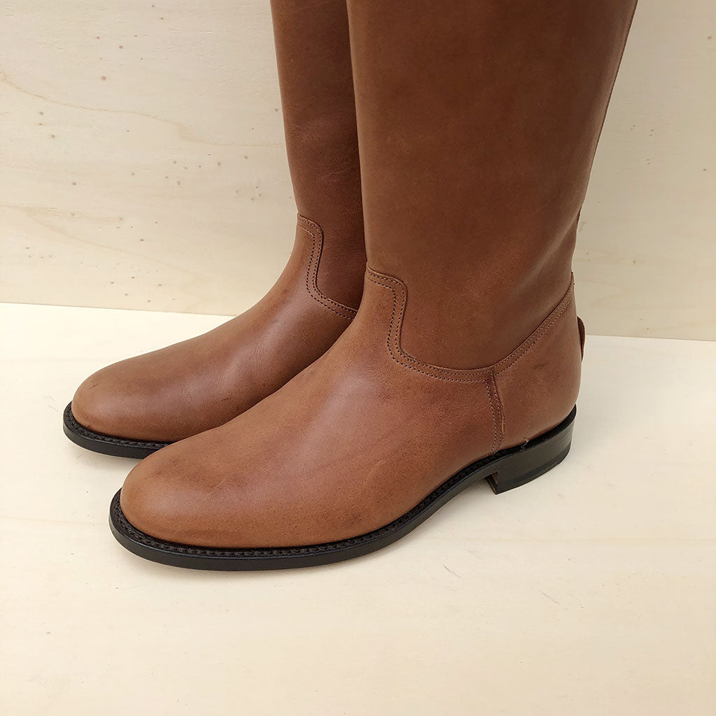 Rahmengenähter Stiefel Kara mit geradem Schaftabschluss - Unisex