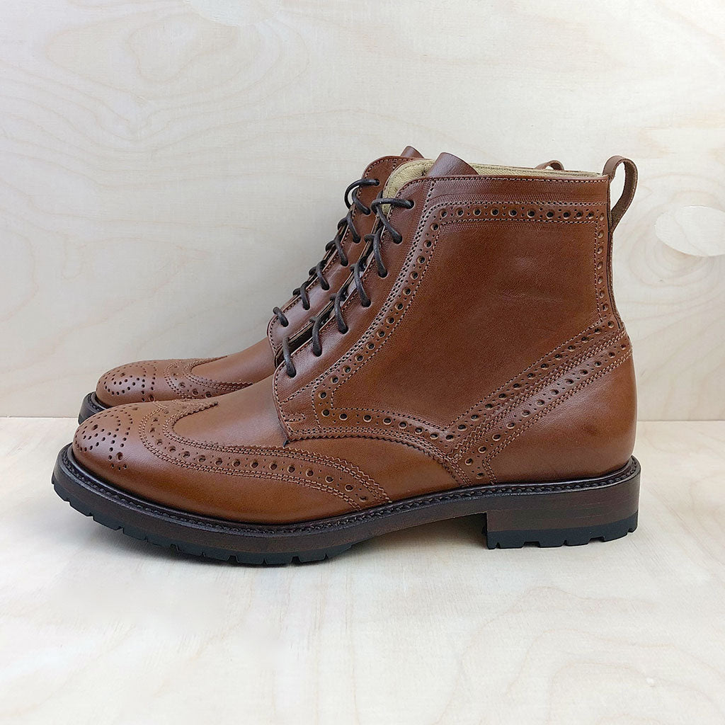 Rahmengenähte Brogue-Boots mit Vibram-Gummischutz