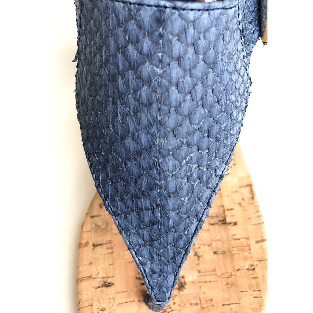 NICAY blaue Sandalette CHELSEA aus Lachsleder mit Korkfußbett und 4cm Blockabsatz